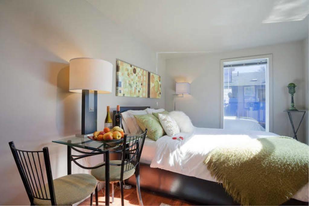 Fisherman'S Wharf Bed & Breakfast ビクトリア エクステリア 写真