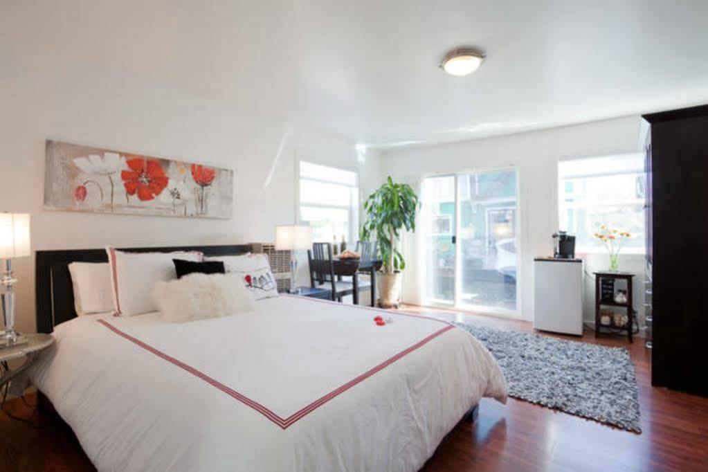 Fisherman'S Wharf Bed & Breakfast ビクトリア エクステリア 写真